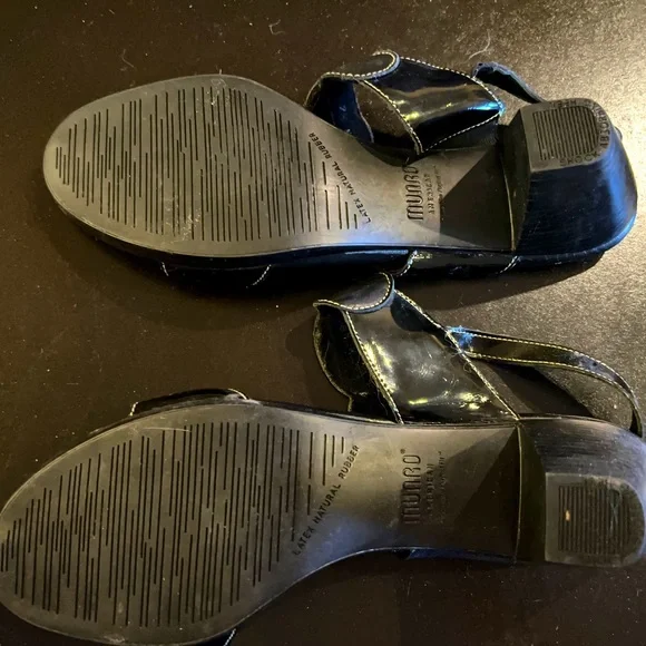 Munro American Sandals - Picture 4 of 5